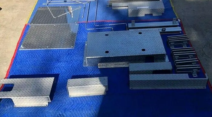 DIAMOND PLATE WITH U STRUT