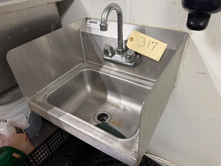 Used _UNKNOWN_ _UNKNOWN_ Sinks Georgia US | Auction Management Corporation #1548561