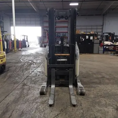 USED 2018 CROWN RR5725-45