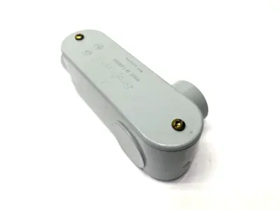 USED SCEPTER PVC CONDUIT BODY RIGHT ANGLE LINE RIGHT REMOVABLE COVER 1"