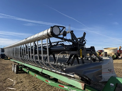 2014 Gleaner model 9250, 35' grain head, shaft driven, Advanced model AWS-2000 wind reel, unit has s...