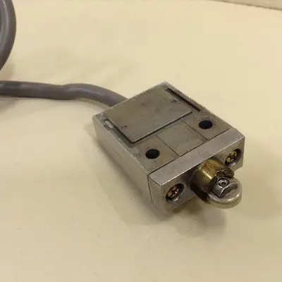USED OMRON D4C-9049