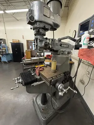 Used 1984 BRIDGEPORT SERIES I Vertical Mills Minnesota US | Source Machinery Sales #1513442