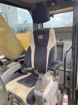 Used 2018 CATERPILLAR 325FL Excavators Arkansas US | Big D Heavy Equipment #1556989