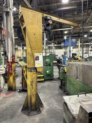 2000 LB (1 TON) X 9' X 10' H GORBEL FREE STANDING JIB CRANE & P&H POWERED CHAIN HOIST: STOCK #20218