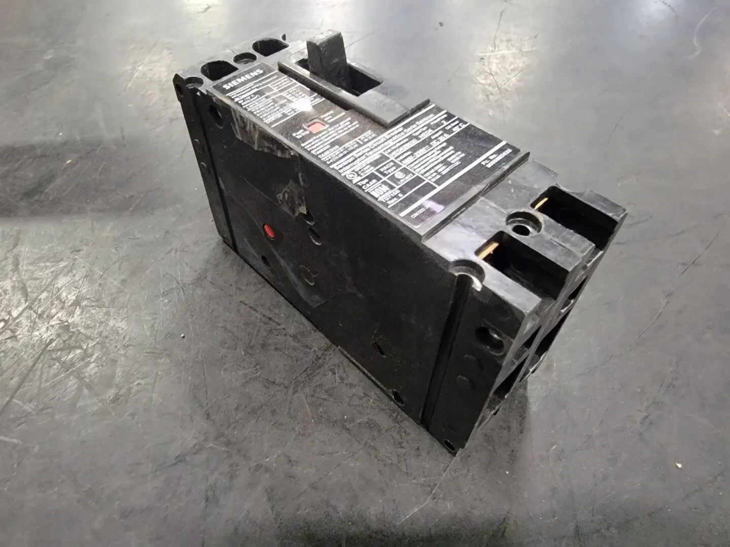 NEW SIEMENS HED42B030