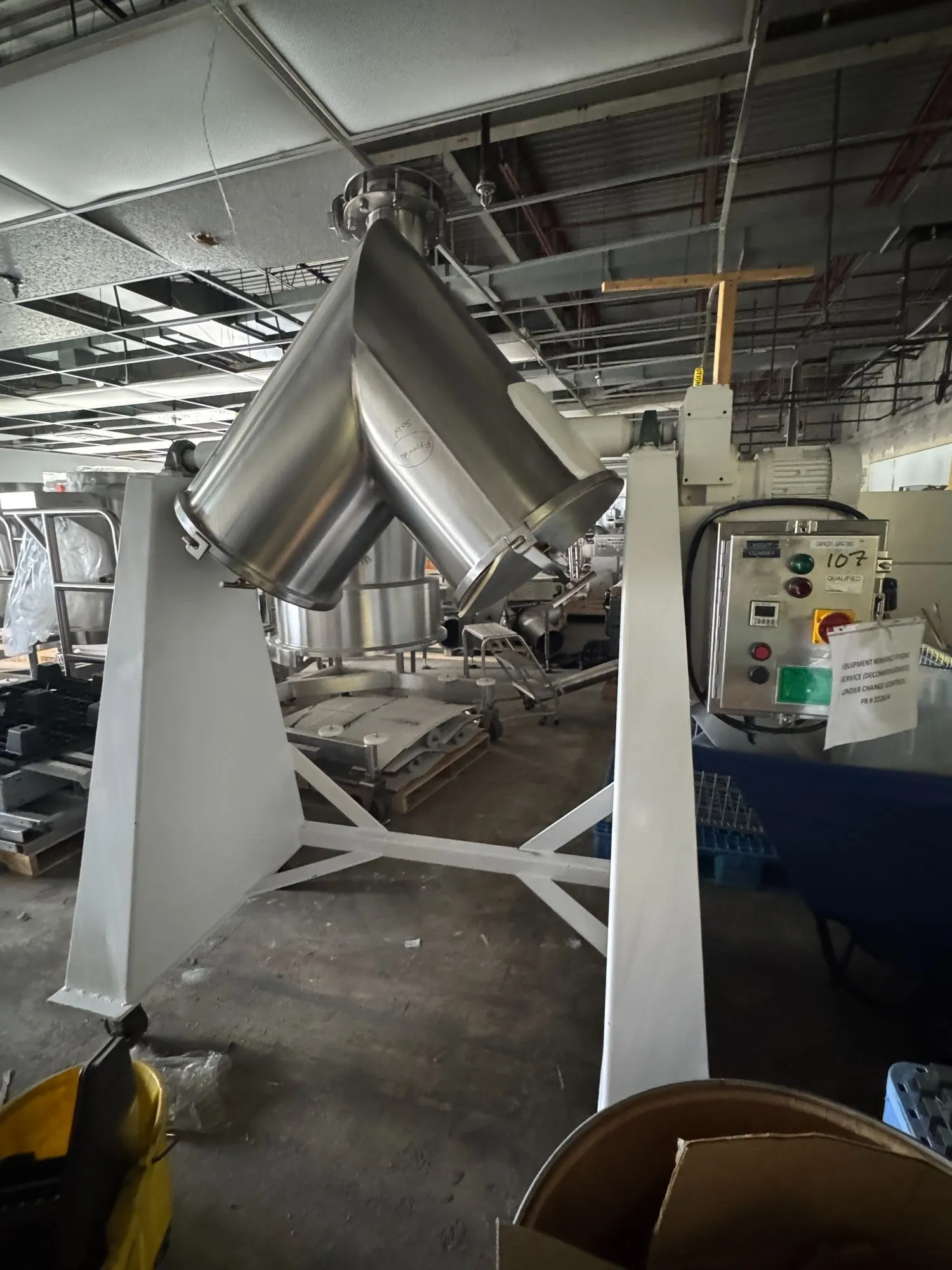 USED 2004 BUSH TANK FAB 5 CU. FT.