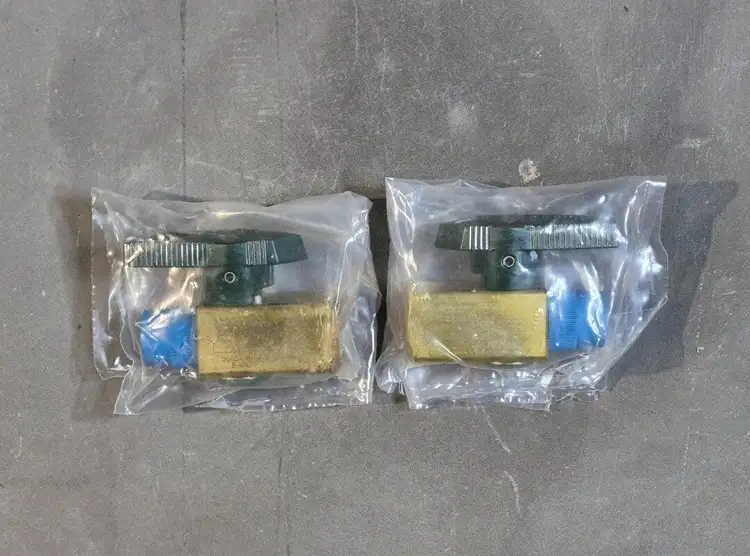 New | in-Stock SWAGELOK B-4P4T5 Valves/Fittings British Columbia CA | Lenmark #255587