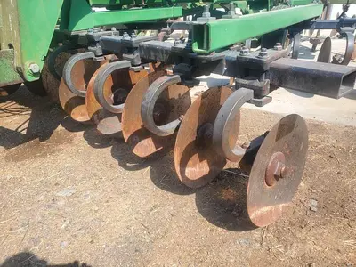 USED JOHN DEERE 2700