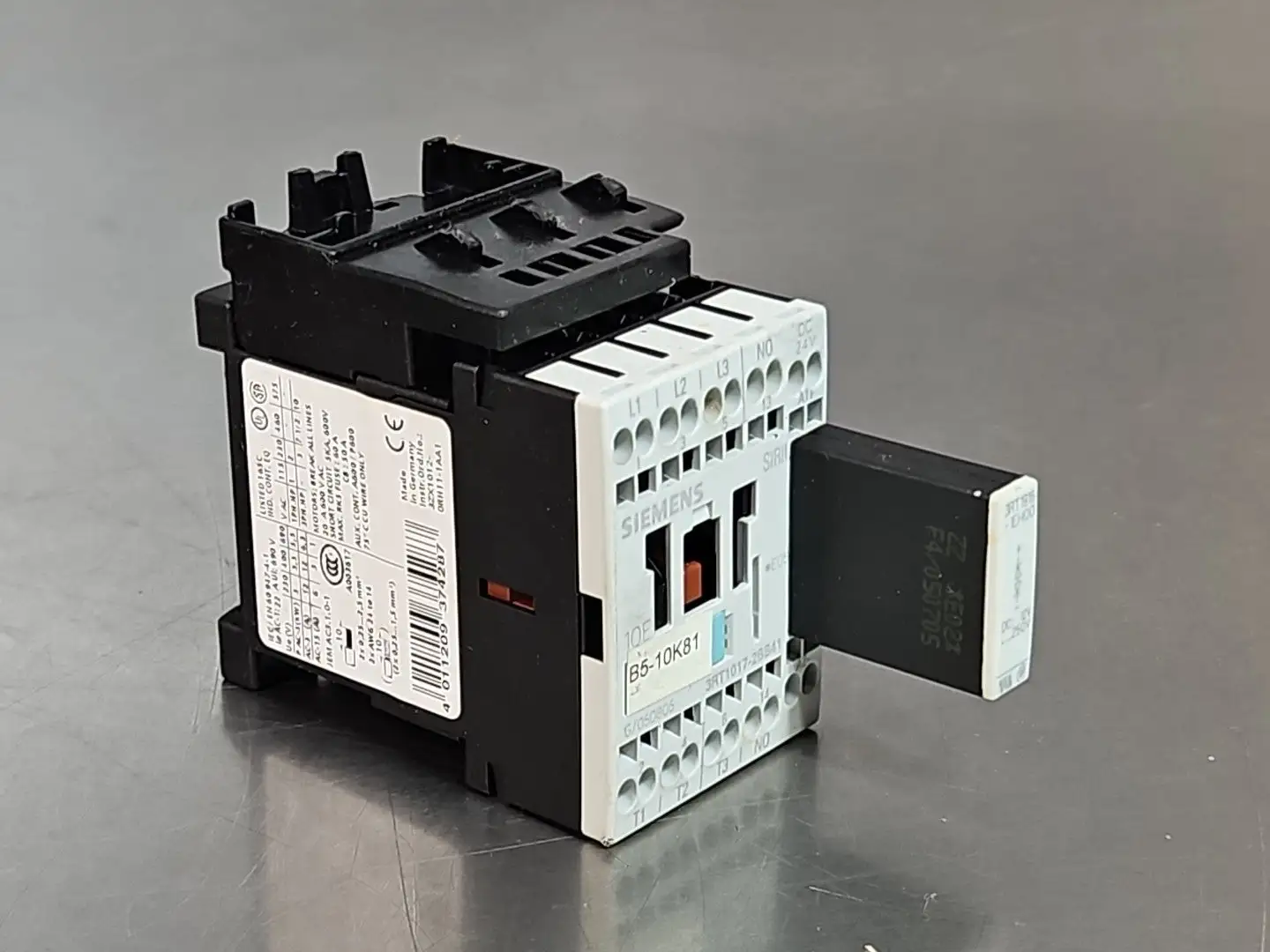Siemens 3RT1017-2BB41 W/ 3RT1916-1EH00 Power Contactor Loc4C4