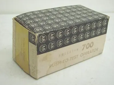 NEW ALLEN BRADLEY 700-N7