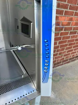 USED LABCONCO LOGIC PLUS SERIES BIOSAFETY CABINET 4 FT CLASS II TYPE A2