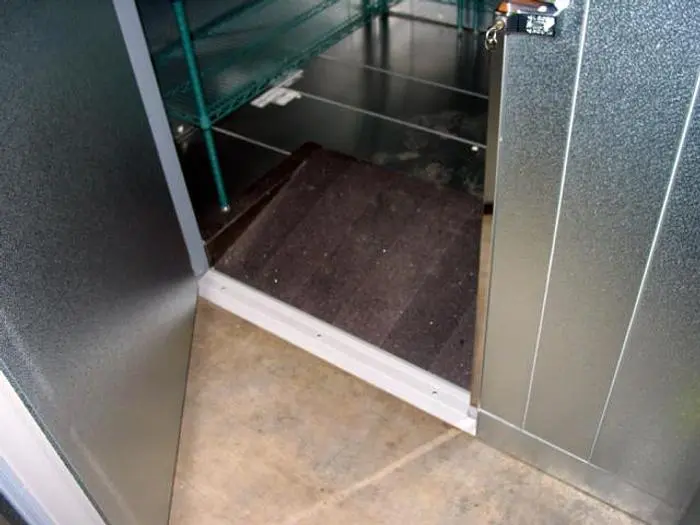 WALK-IN NON-SKID FLOOR STRIP