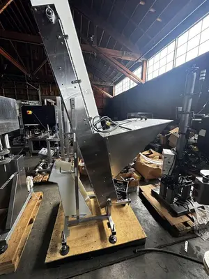 USED INLINE FILLING SYSTEMS CAP HOPPER/ELEVATOR