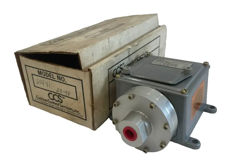 New | in-Stock CUSTOM CONTROL SENSORS _UNKNOWN_ Relays & Switches | SB Industrial Supply #819738