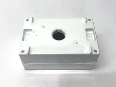 NEW THOMAS & BETTS WHITE OUTLET BOX THREE HOLE 1/2"