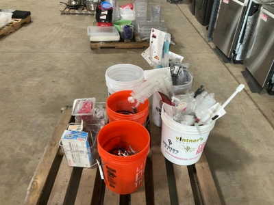 Used MIXED LOT OF BREWERS HARDWARE, BREWING ACCESSORIES, AND CLEANING UTENSILS Brewing Equipment Michigan US | Miedema Asset Management Group #1761527