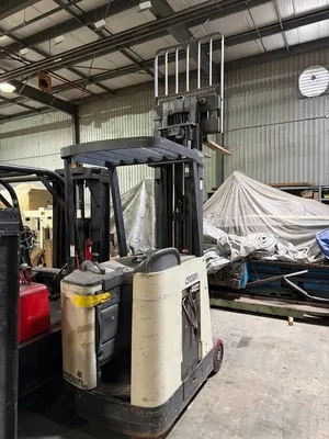 CROWN RC3020-30 Forklifts | ListingHippo (2)