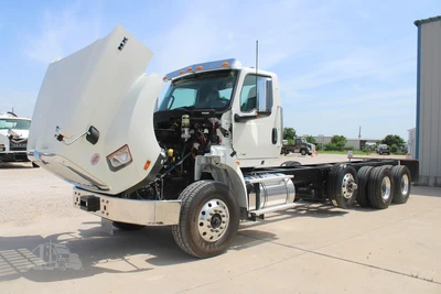 New | in-Stock 2026 INTERNATIONAL HX Cab Chassis trucks Texas US | Roll Off Truck World #1491798
