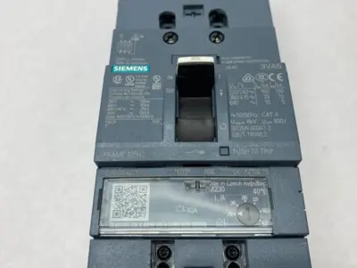 USED SIEMENS CIRCUIT BREAKER 3-POLE 125 BREAKING CAP.
