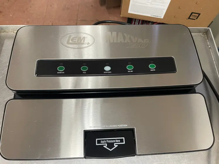 Used LEM Used LEM MaxVac 250 Vacuum Bag Sealer 120V Vacuum Sealers Illinois US | Falcon Restaurant Supply #1375743