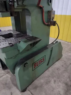 60 TON BLISS MODEL #C-60 OBI FLYWHEEL STAMPING PUNCH PRESS 4" STROKE: STOCK #23467