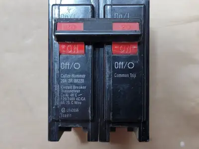 Used CUTLER-HAMMER BR220 Switchgears British Columbia CA | Lenmark #835675