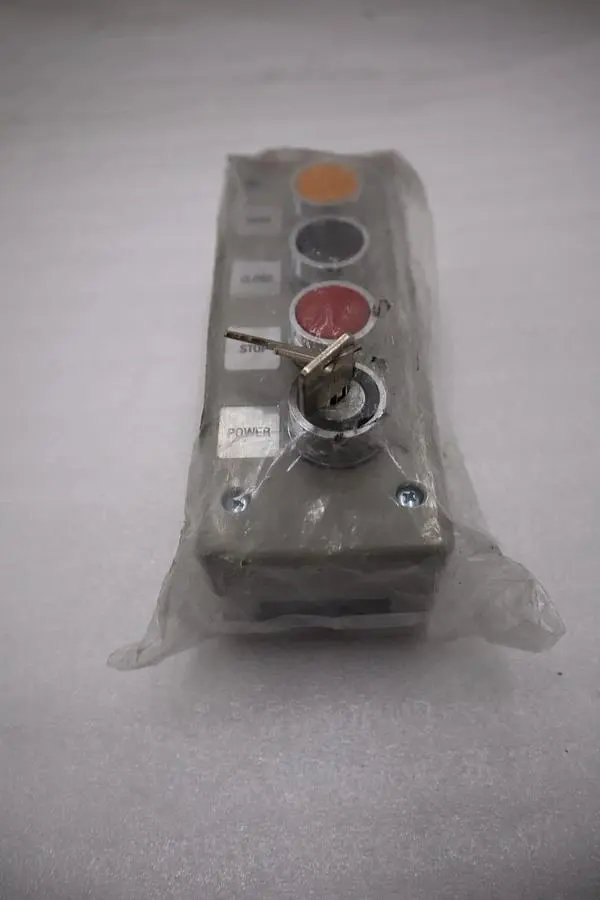 NEW 3 BXLT 3 Button Station Keyed OHD Open Close Stop  STK H867A