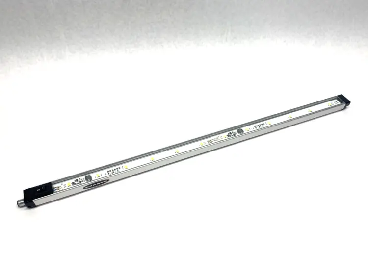 Used BANNER ENGINEERING WORK LIGHT STRIP, SWITCHED, 570MM LENGTH, 18065 Lighting | Maverick Industrial Sales #1102689