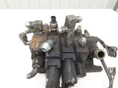 Toyota 67620-U1361-71 Hydraulic 3-Spool Forklift Mast Control Valve From 8FBE15U
