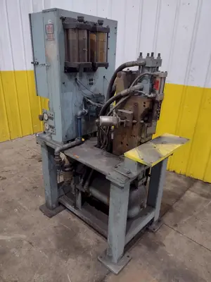 BTM CORPORATION TOG-L-LOC CORNER NOTCHER: YOBRO #25120