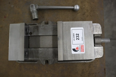 Used KURT WORKHOLDING SOLUTIONS D-675 Vises Minnesota US | Machinesused.com #1383954