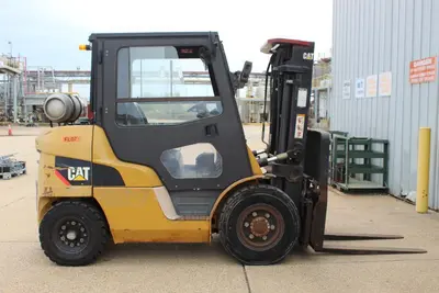 CAT P8000 Forklift Trucks | Levy Recovery Group (4)