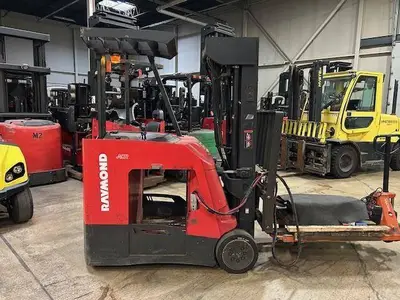 Used 2017 RAYMOND 425C40QM 3-Wheel Stand up Electric Counterbalance Forklifts Illinois US | Somerset Equipment Sales #1546201