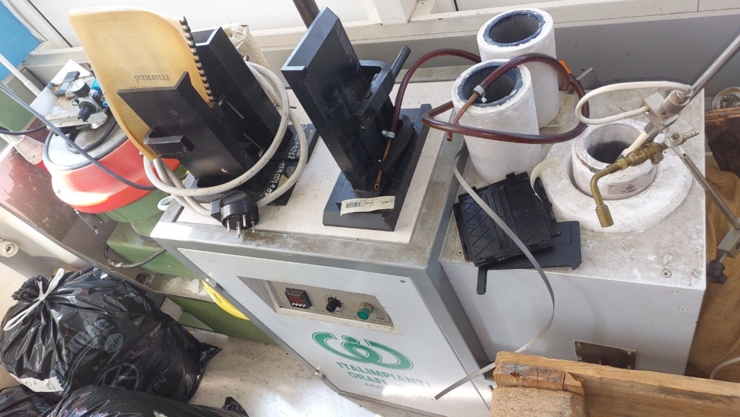 ITALIMPIANTI ORAFI Manual Gold Melting Furnace, virtually unused