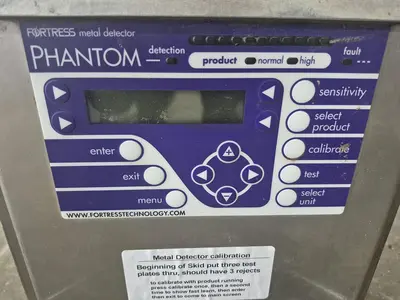 Fortress Phantom Metal Detector