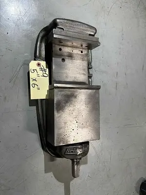 MACHINING CENTER VISE