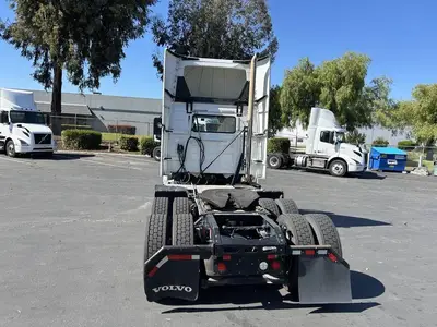 USED 2015 VOLVO VNM64T200