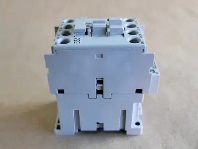 NEW ALLEN-BRADLEY 700-CF220