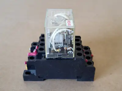 USED OMRON LY4