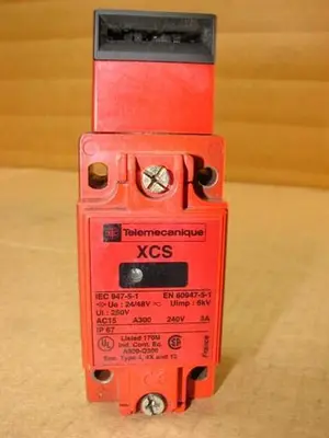 USED TELEMECANIQUE XCS-A713