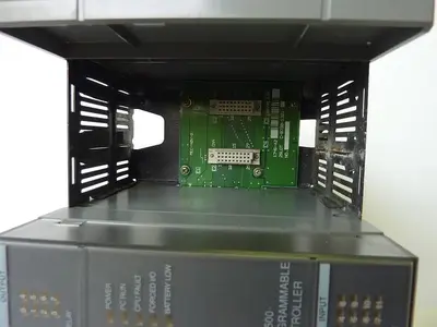USED ALLEN BRADLEY 1747-L20C SER C / 1746-A2 SER A