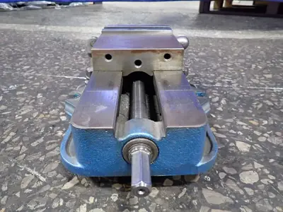 USED KURT MFG. D675