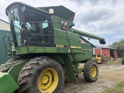 Used JOHN DEERE 8820 TITAN II COMBINE Combines Michigan US | Miedema Asset Management Group #1443282