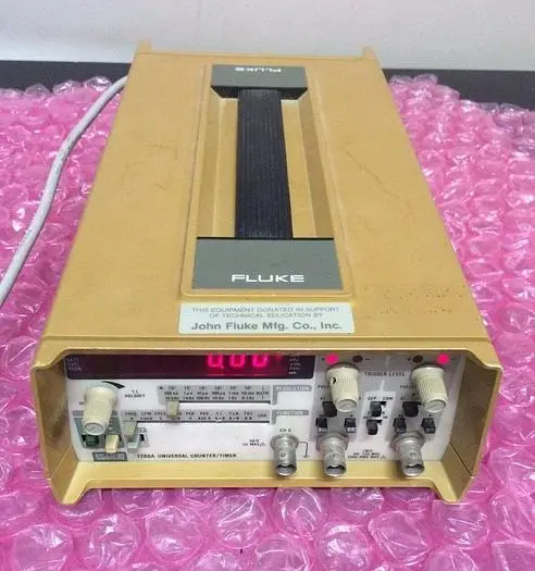 FLUKE 7260A UNIVERSAL COUNTER/TIMER