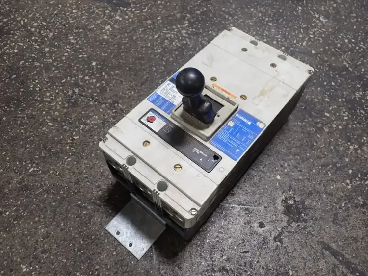 Used WESTINGHOUSE CHND3800T33W Circuit Breakers | HGR 24 #731888