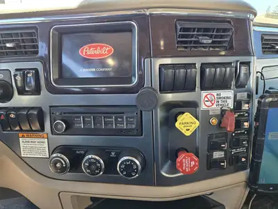 USED 2015 PETERBILT 579