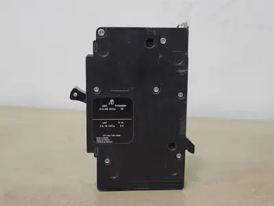 NEW SQUARE D EDB16015
