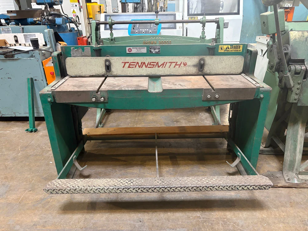 Pre-owned TENNSMITH FOOT SHEAR 16 ga. capacity, MODEL 52