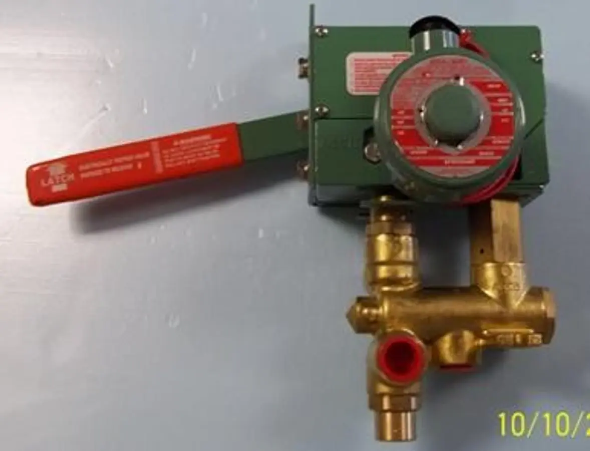 QTY. 1. ASCO VALVE CAT# EF8310046R VOLTS/HZ: 120/6...